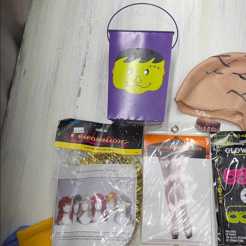 Halloween Costume and Decor Bundle - Picture 5 of 11